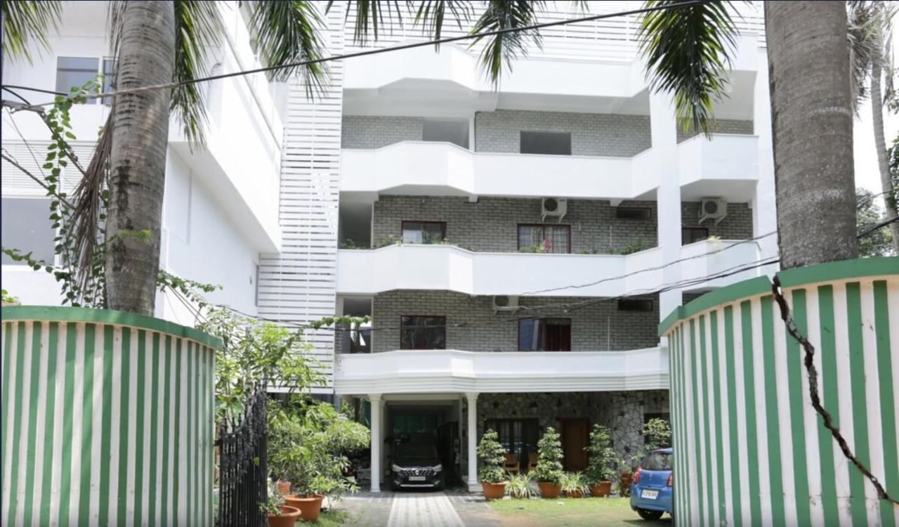 Hotel Heaven Gardens Kochi Exterior foto